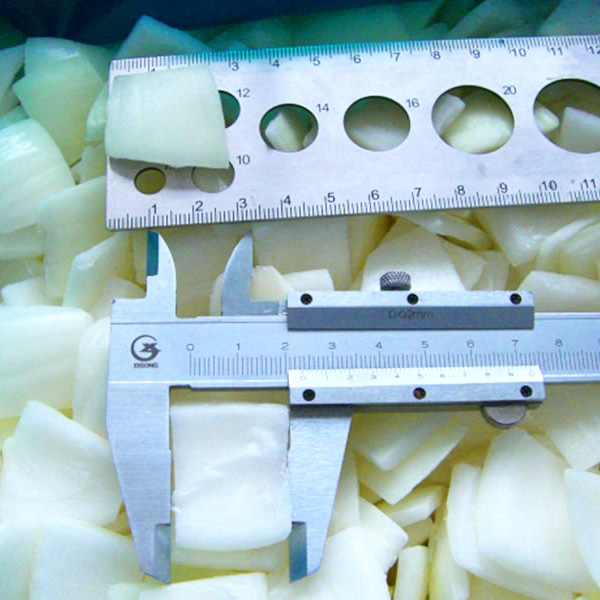 Quick frozen onion chunks